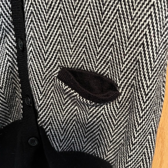 Chevron Knitted V Neck Vest - Picture 11 of 11